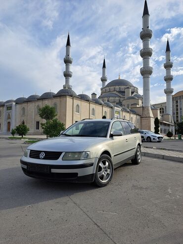 миний трактир: Volkswagen Passat: 2000 г., 2.3 л, Автомат, Газ, Универсал