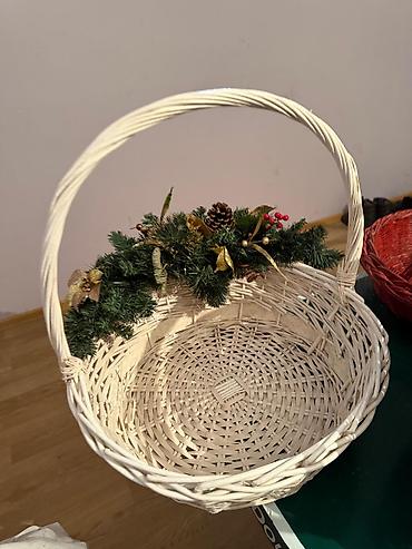 Корзины: Имеется разные корзины, разного размера и дизайна По ценам писать на — 5