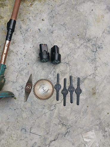 lövhə satışı: Akkumulyatorlu otbiçən/trimmer dəsti Məhsulun tərkibi: - Uzun saplı — 2