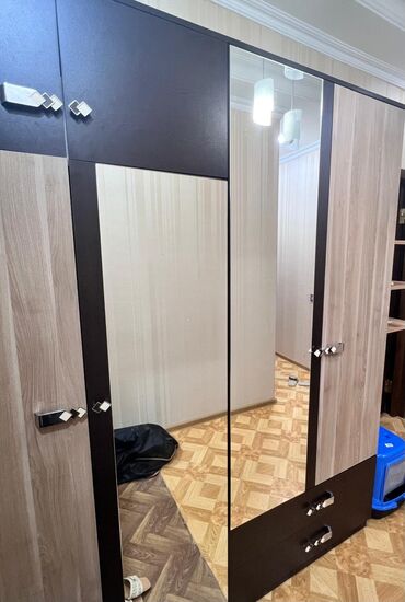услуга ремонт генератора: Б/у, Распашной, 3 двери Прямой шкаф, Шкаф-вешалка