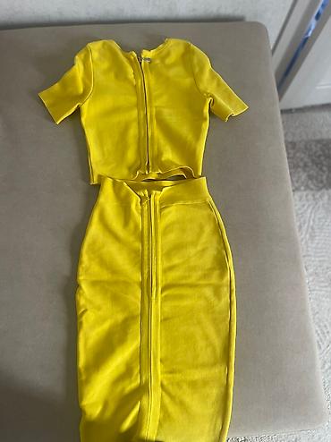 Другая женская одежда: Продаю вещи б/у. Размер одежды XS-S. Платья и желтая двойка по 700 — 21