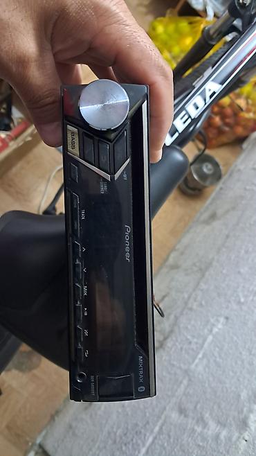 Автомагнитола Pioneer DEH-S4050BT. Модель формата 1 DIN с фирменной