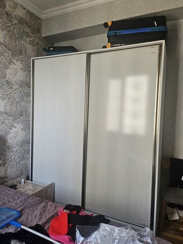 paltar veşilkası: Qarderob, paltar dolabı
