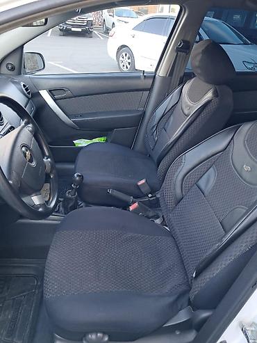 aveo ekran: Chevrolet Aveo: 1.4 l | 2010 il 100 km Sedan — 4