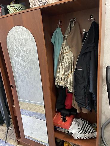 полки мебель: Гарнитур для прихожей, Б/у, Комод, Зеркало, ДСП, цвет - Коричневый — 2