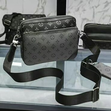 Другая мужская одежда: В наличии барсетка Louis Vuitton цена 1500сом