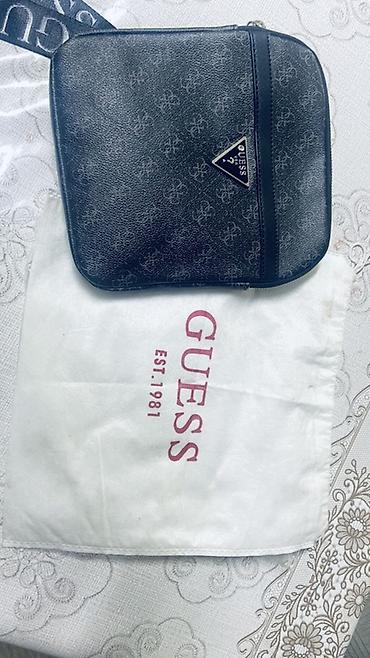 Сумка через плечо GUESS (унисекс) - Компактная кросс-боди из экокожи