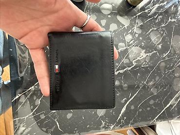 Portmone, pulqabıları: Tommy Hilfiger kişi pul kisəsi – klassik qara rəng. Xüsusiyyətlər: - — 1
