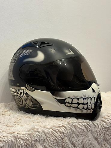 ​Na prodaju atraktivna full-face kaciga brenda Streetfighter sa