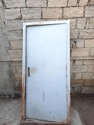 qapilar islenmis: Dəmir qapı eni 80sm uznu 1.88sm