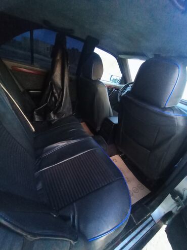 Mercedes-Benz: Mercedes-Benz C 200: 2.2 l | 1995 il Sedan — 3