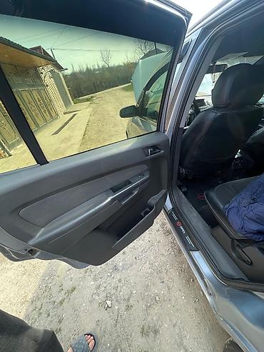 Vauxhall: Vauxhall Zafira: 1.9 l | 2005 il Van/Minivan — 14