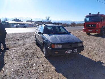 машина passat: Volkswagen Passat: 1988 г., 1.8 л, Механика, Бензин, Седан