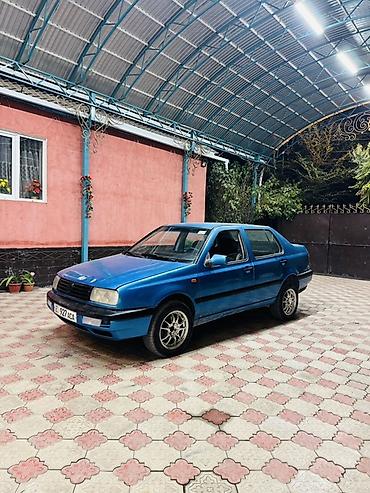 mazda 323 2003: Volkswagen Vento: 1993 г., 2 л, Механика, Бензин, Седан — 2