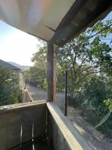 Həyət evləri və villaların satışı: Goygol rayonu Awigli kendi 1 ci perevaldan 50 metr awagi. Ev 2 — 7