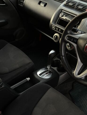 Honda: Honda Fit: 2002 г., 1.5 л, Вариатор, Бензин, Хэтчбэк — 14