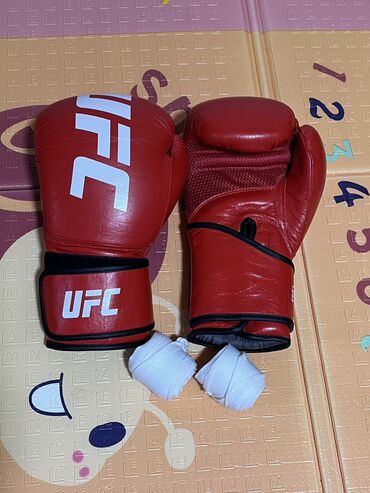очки круглый: Боксерские перчатки UFC + бинты - Цвет: красный, логотип UFC на