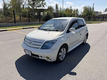 грузовик с холодильником: Toyota Ist: 2002 г., 1.5 л, Автомат, Бензин, Хэтчбэк — 1