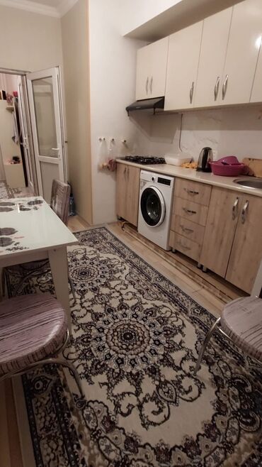 Посуточная аренда квартир: Xırdalanda mərkəzdə Vienna mtkda. Bazarstorenin binasında 2 otaqlı