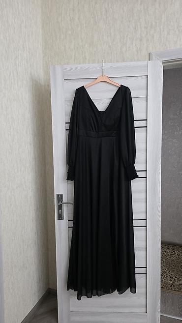 Qara uzun ziyafət paltarı - Model: V-yaxa, bel vurğulu, aşağı hissəsi
