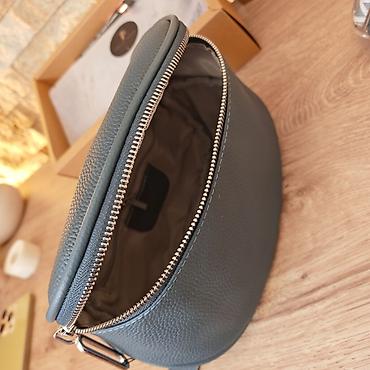 crna torba mona: Ženska crossbody torbica od kvalitetne granulirane kože u — 7
