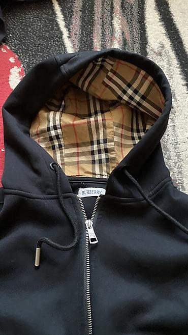 одежд: Толстовка на молнии Burberry, размер M. - Цвет: чёрный. - Прямой — 3