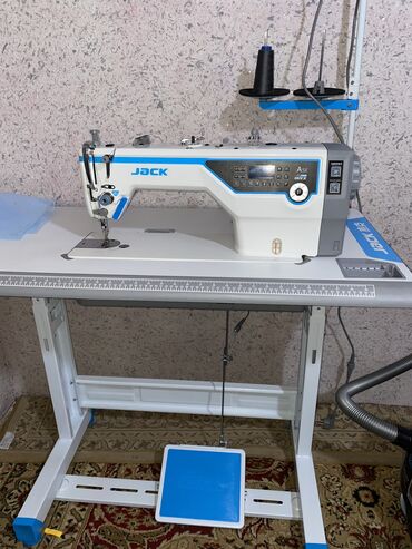 швений: Швейная машина Jack, Компьютеризованная, Автомат