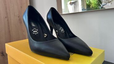 crne cizme na stiklu: Salonke, Claudia Donatelli, 37
