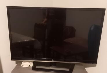Televizorlar: Televizor satılır qiyməti 100 manat 82 ekrandı təxmini sadədir işlək
