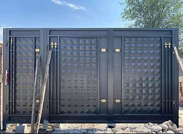 Распашные ворота: Металлические въездные ворота с калиткой. - Материал: сталь/металл — 2