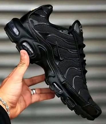 Patike: Nike TN
Cena: 3.300
Brojevi: 36-46 — 7