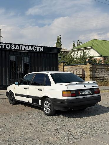 Volkswagen: Volkswagen Passat: 1990 г., Седан — 4