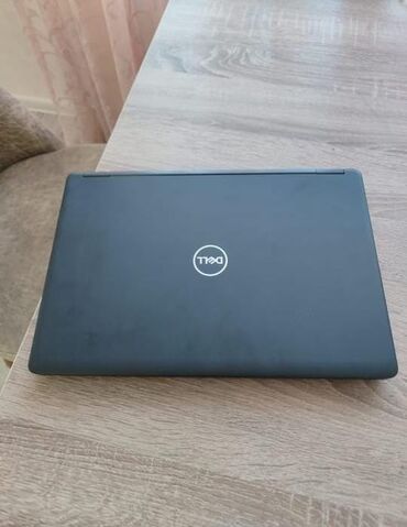 Dell: Intel Core i5, 16 GB