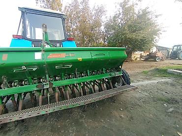 Traktorlar: Belarus MTZ traktoru - Güclü dizel mühərrik, qabaqda balans yükləri — 13