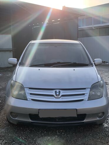 Toyota: Toyota ist: 2004 г., 1.5 л, Автомат, Бензин, Хэтчбэк