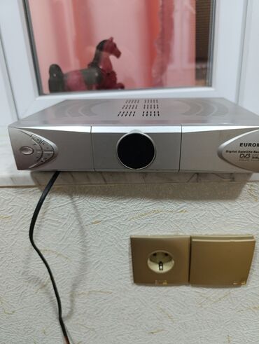 pc ekran kartı: EUROMAX EM-2711 rəqəmsal peyk qəbuledicisi - DVB (DVB-S) standartını
