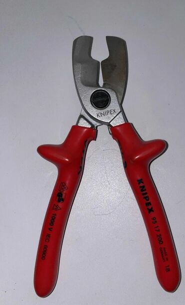 Ostali uređaji: Knipex 95 17 200

Secice donesene iz Nemacke, veoma ocuvane