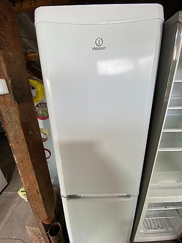 Холодильник Indesit, белый, двухкамерный с нижней морозильной камерой