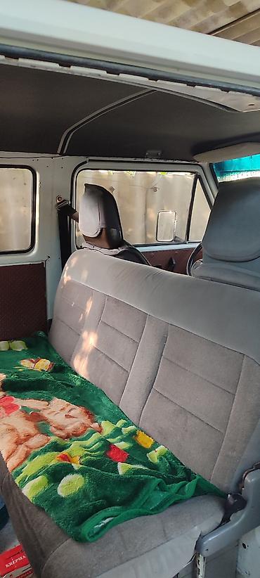 Транспорт: Volkswagen Transporter: 1984 г., 1.8 л, Бензин, Фургон — 9