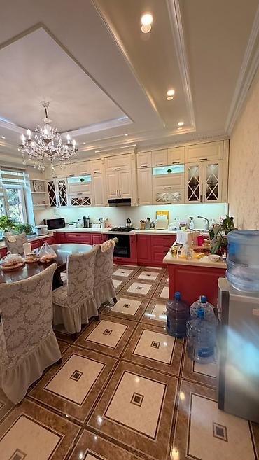 Продажа коттеджей и домов: 🏡✨ ПРОДАЁТСЯ 2-ЭТАЖНЫЙ ДОМ ✨🏡 📍 Медерова / Шукурова 📐 Участок — 6 — 6