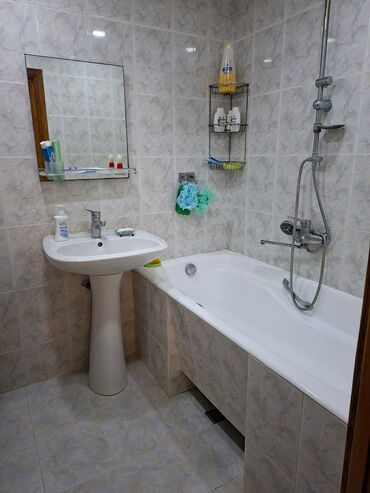 Təmir işləri: Təsviri: Klassik üslubda tam təmirli mənzil interyeri - Geniş dəhliz — 10