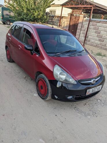 срочно в связи с переездом: Honda Fit: 2002 г., 1.3 л, Автомат, Бензин