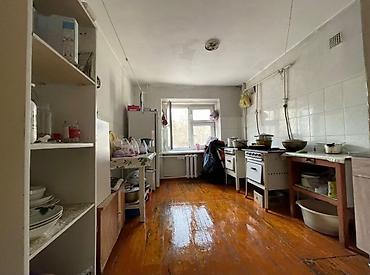 Комната в коммунальной квартире - Площадь: узкая продолговатая