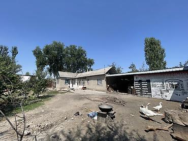 Продажа дачи: Продаётся дом с участком. Срочно - Просторный двор с воротами и — 5