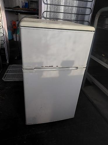 mini refrigerator: Компактный двухкамерный холодильник белого цвета с верхним морозильным — 2