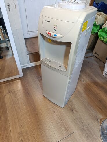 Su üçün kulerlər və dispenserlər: Dispenser Bosch, Döşəməüstü, Su soyutma ilə, İşlənmiş