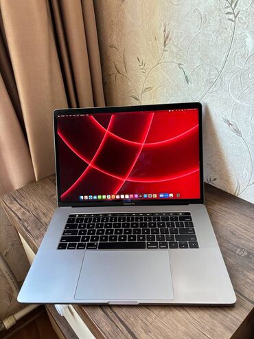 Apple MacBook: Apple MacBook, 15.4 ", Intel Core i7, 256 GB