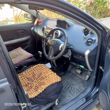 Toyota: Toyota ist: 2003 г., 1.3 л, Автомат, Бензин, Хэтчбэк — 5