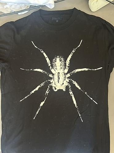 Kişi geyimləri: Lanvin qara T‑shirt – iri ağ hörümçək qrafikası ilə AZ ISTIFADE OLUNUB — 1