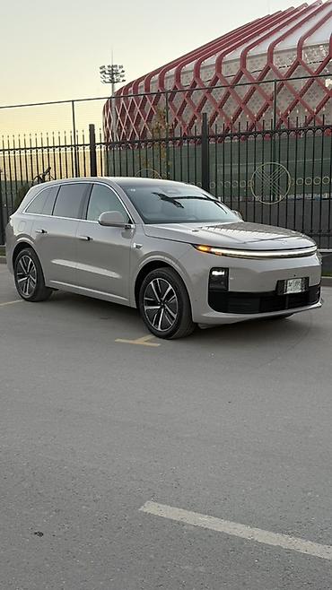 ux lexus: Lixiang L6: 2024 г., 1.5 л, Гибрид, Кроссовер — 3